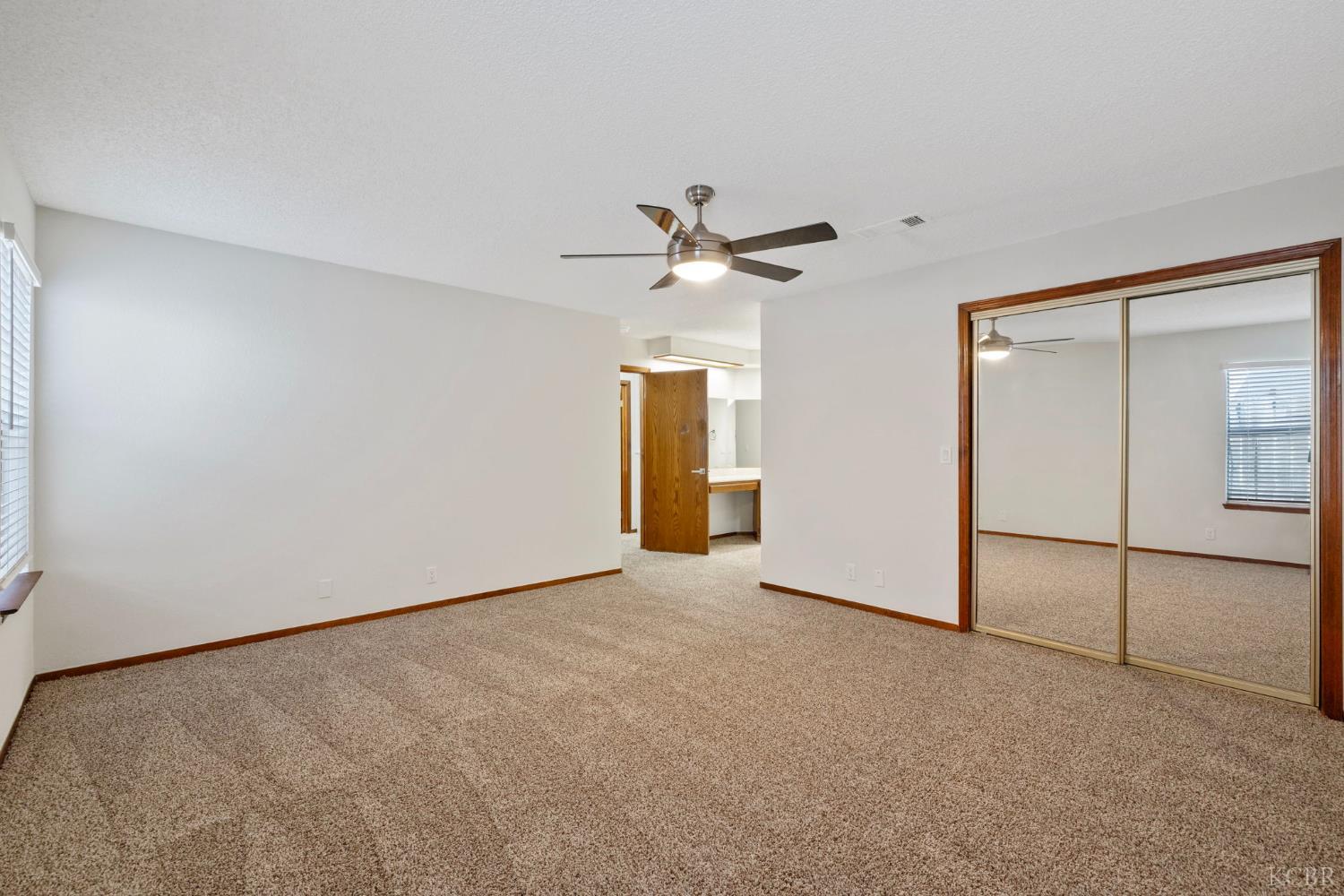 2401 Ashwood Ct, Hanford, CA 93230