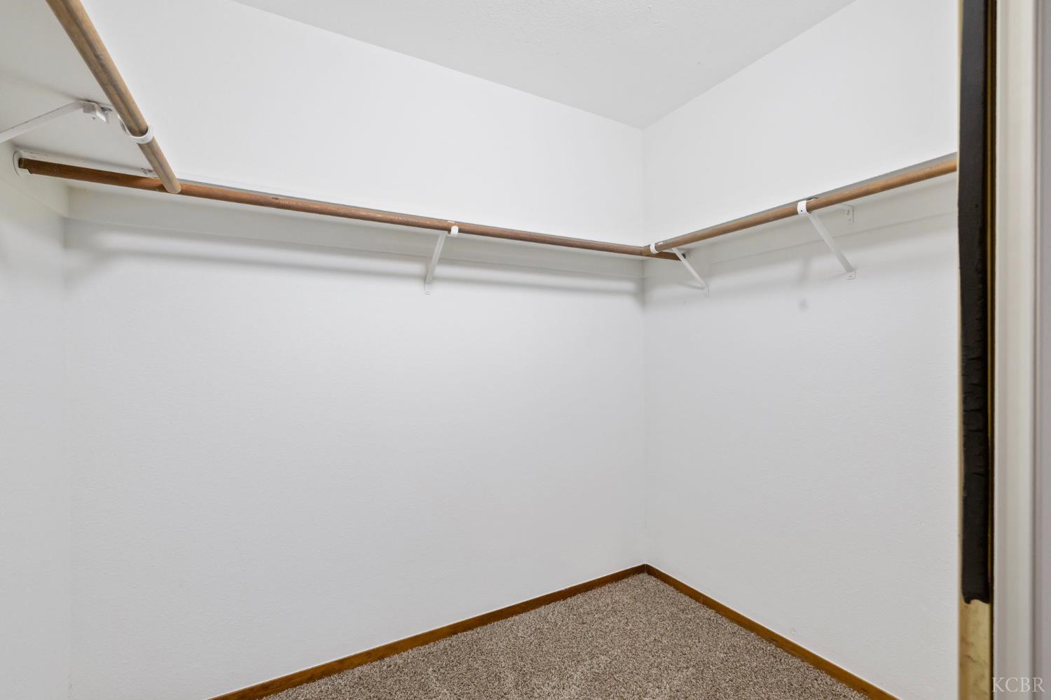 2401 Ashwood Ct, Hanford, CA 93230