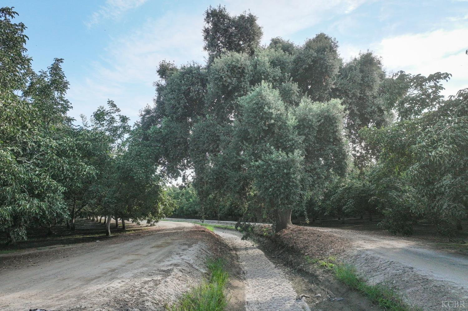 7461 7th Ave, Hanford, CA 93230