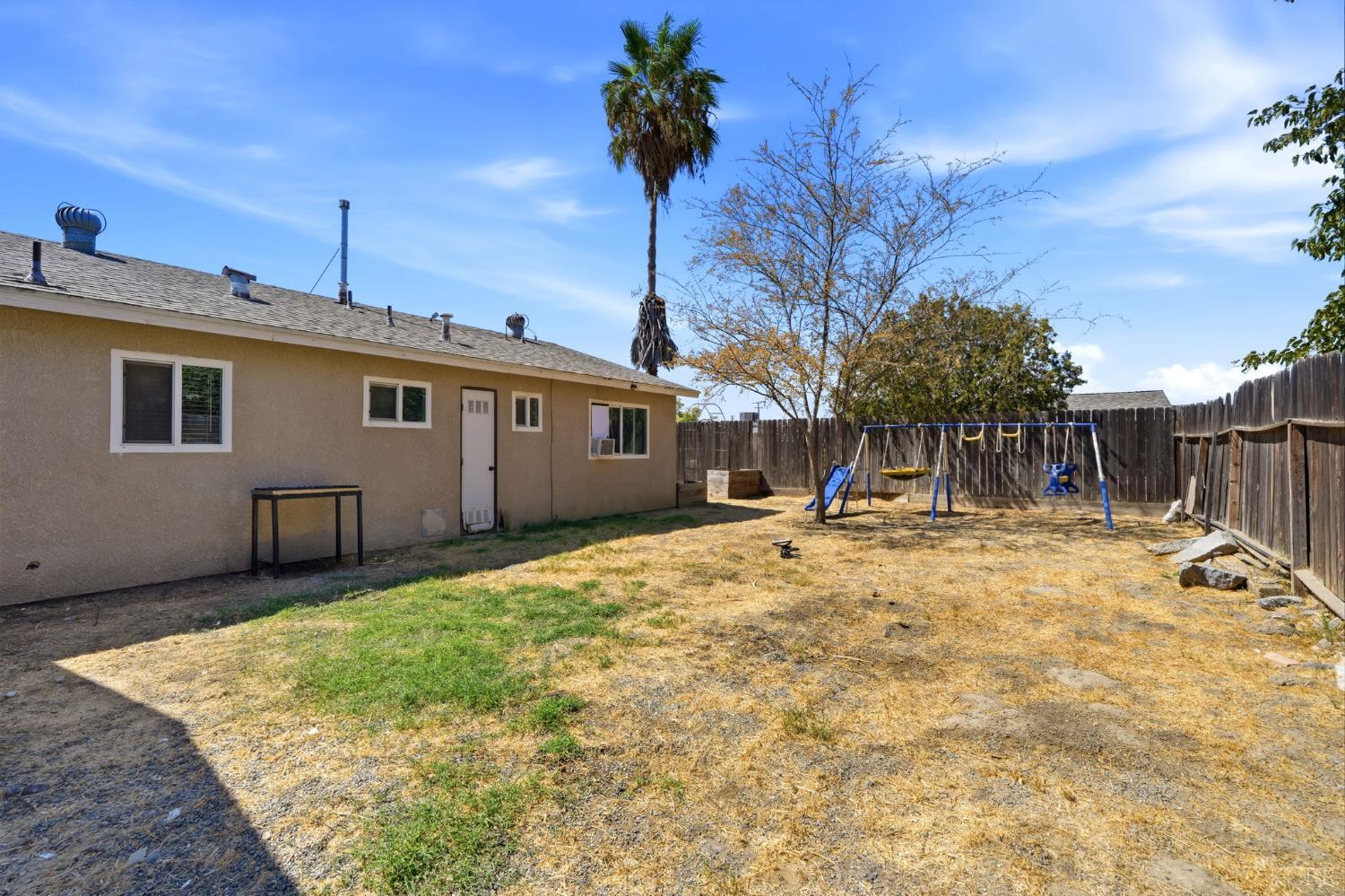 10856 Malta St, Hanford, CA 93230