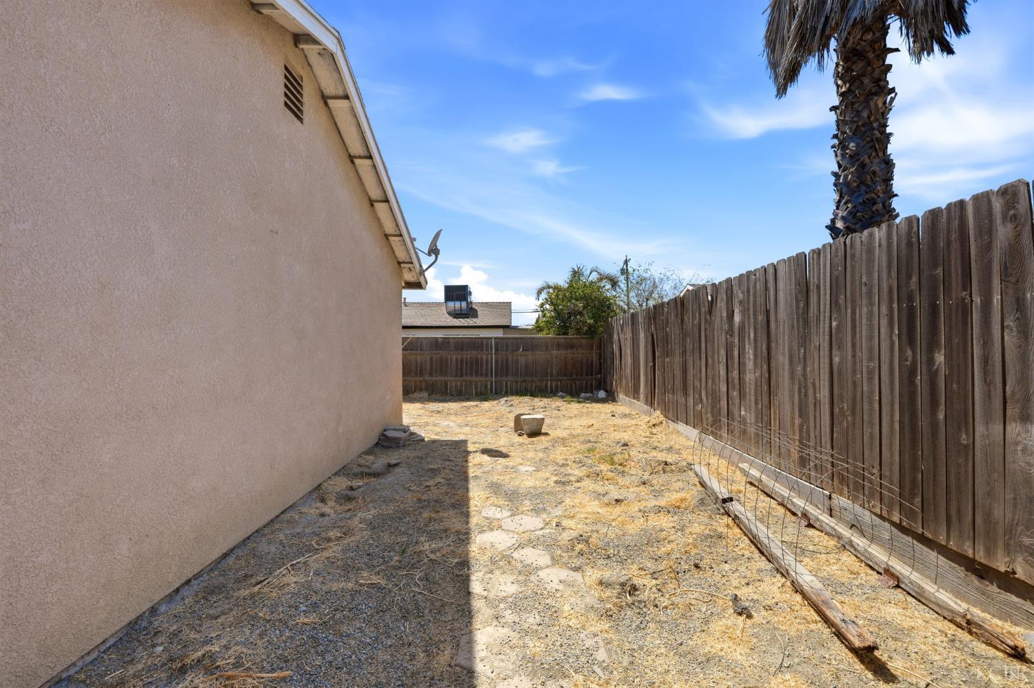 10856 Malta St, Hanford, CA 93230