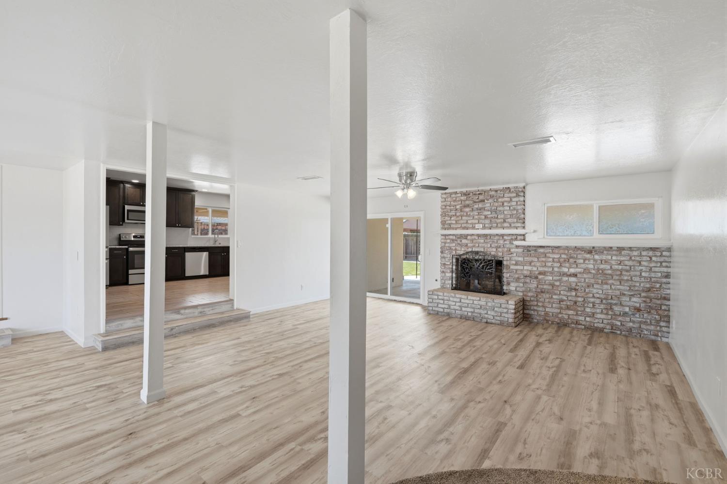 335 E Sycamore Dr, Hanford, CA 93230