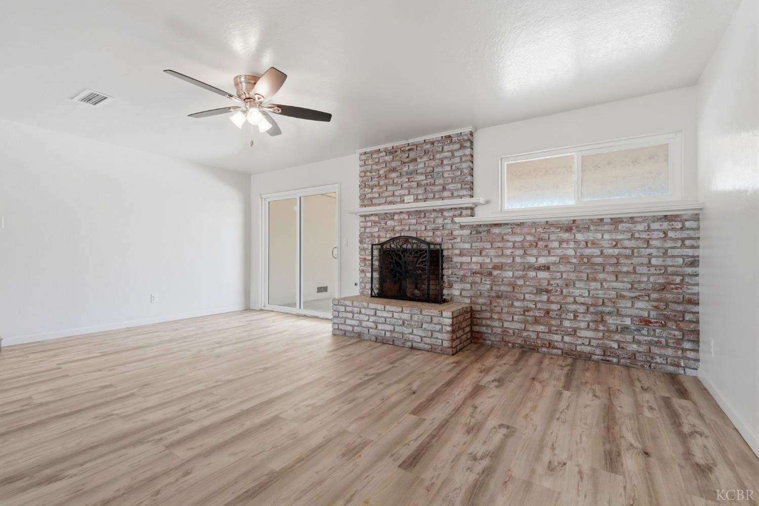 335 E Sycamore Dr, Hanford, CA 93230