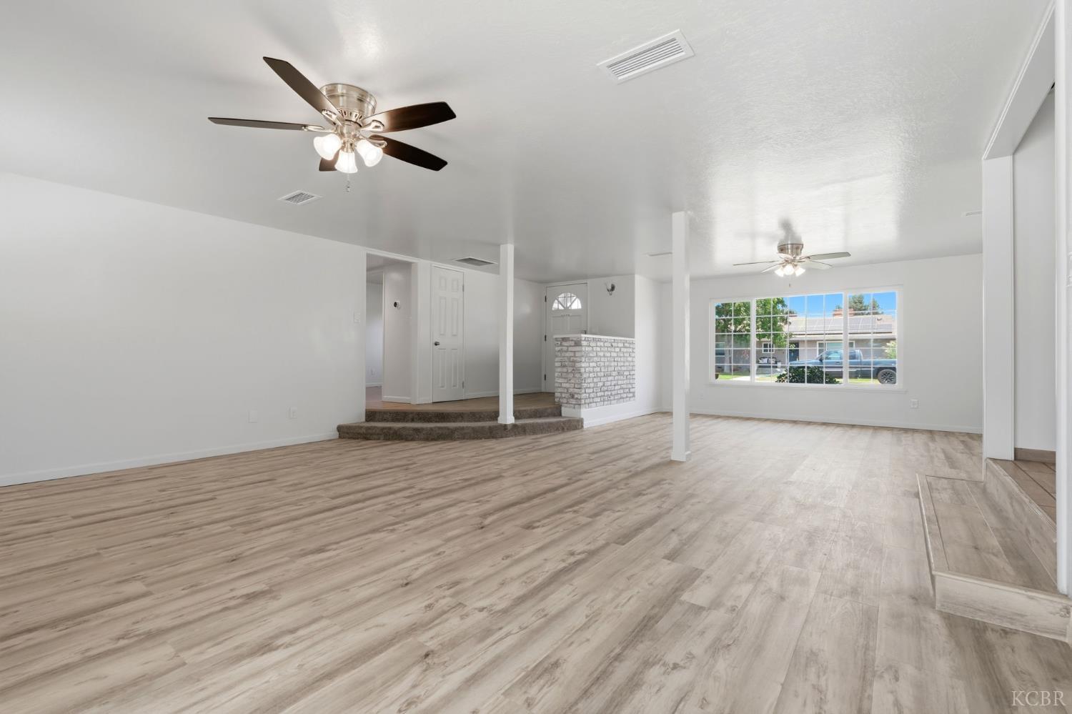 335 E Sycamore Dr, Hanford, CA 93230