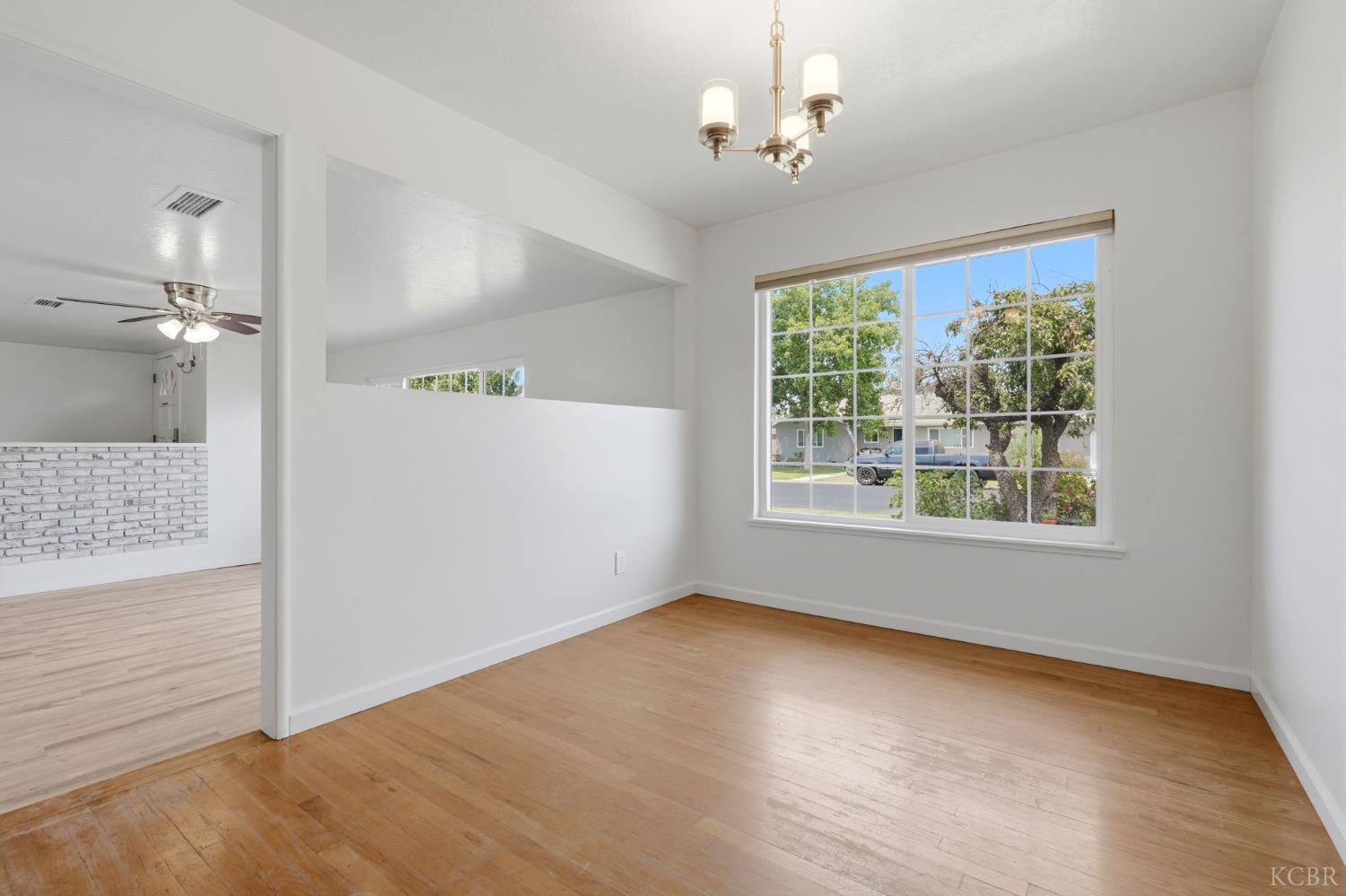 335 E Sycamore Dr, Hanford, CA 93230
