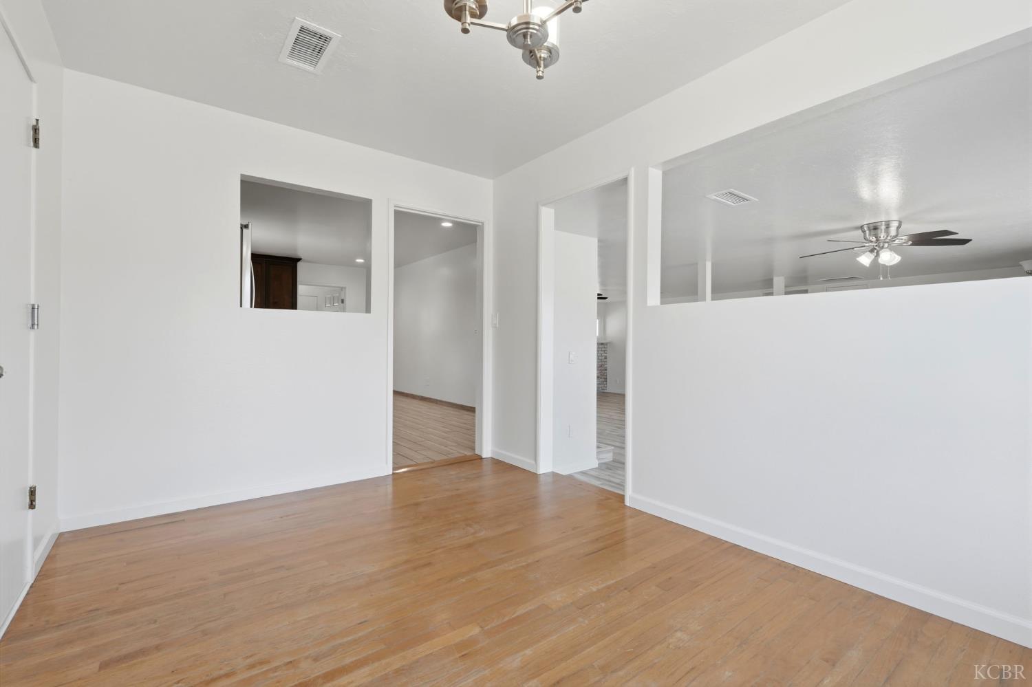 335 E Sycamore Dr, Hanford, CA 93230