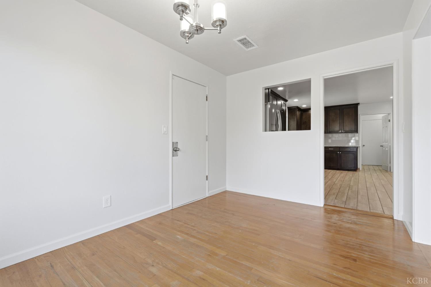 335 E Sycamore Dr, Hanford, CA 93230