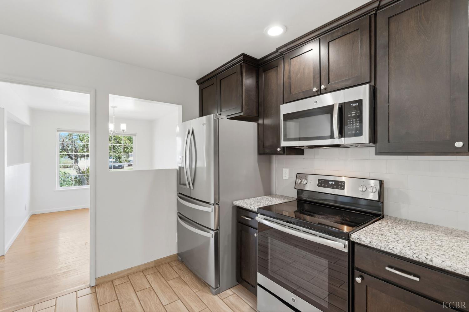 335 E Sycamore Dr, Hanford, CA 93230