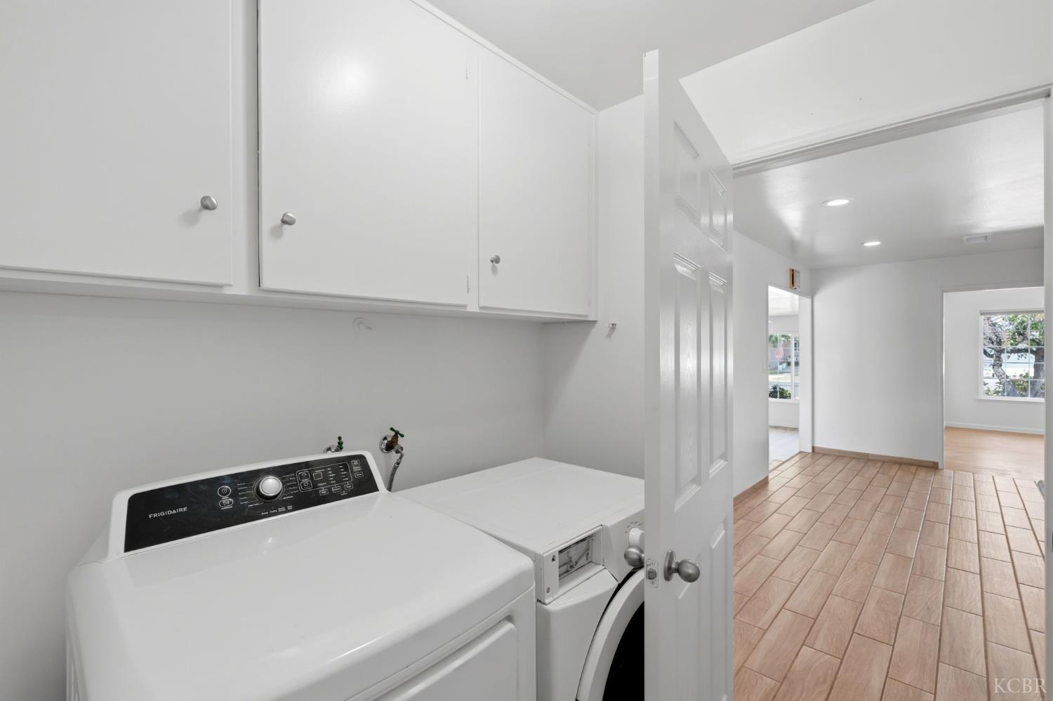 335 E Sycamore Dr, Hanford, CA 93230