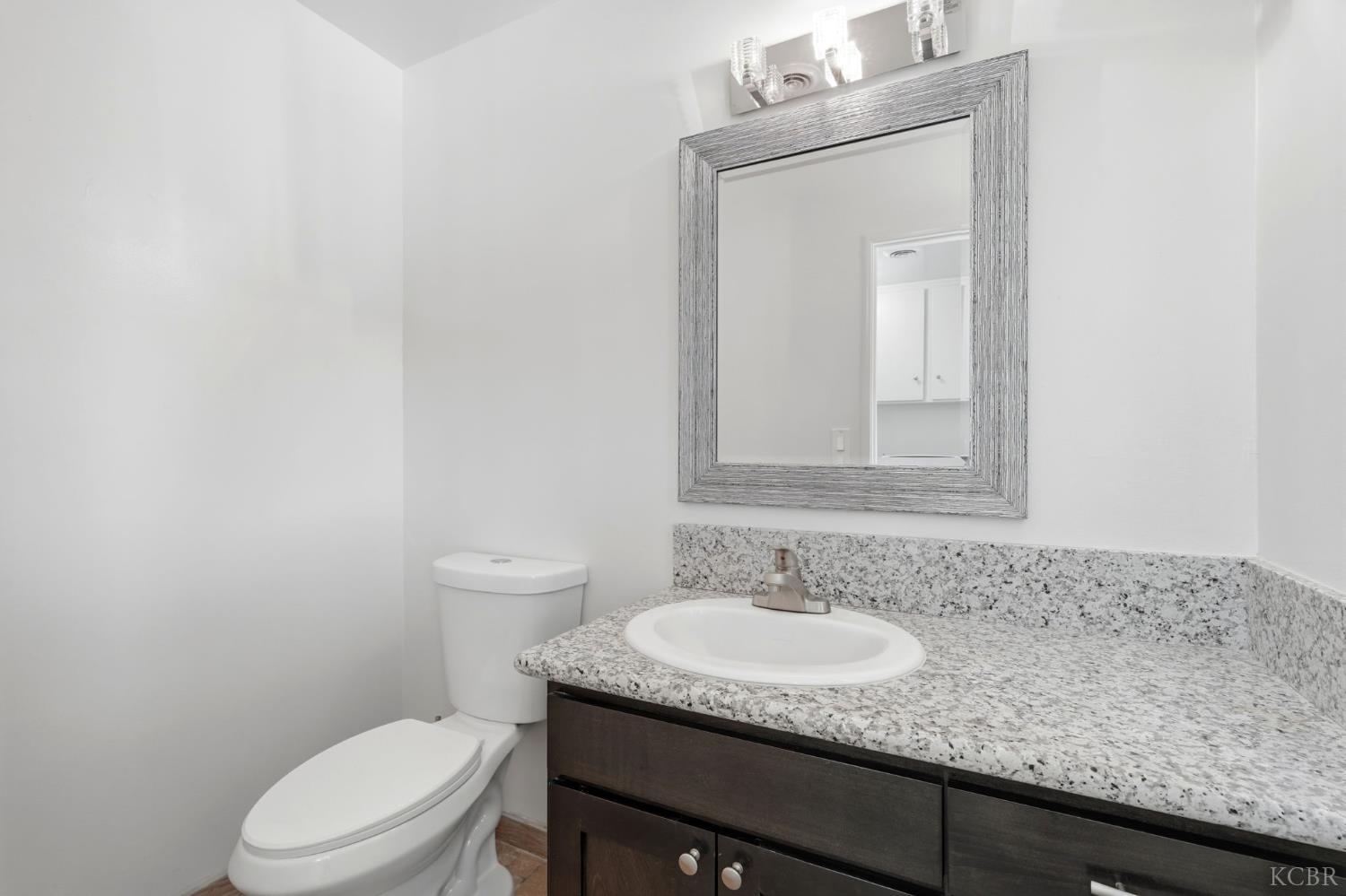 335 E Sycamore Dr, Hanford, CA 93230
