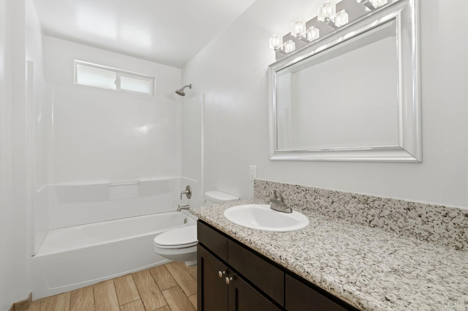 335 E Sycamore Dr, Hanford, CA 93230