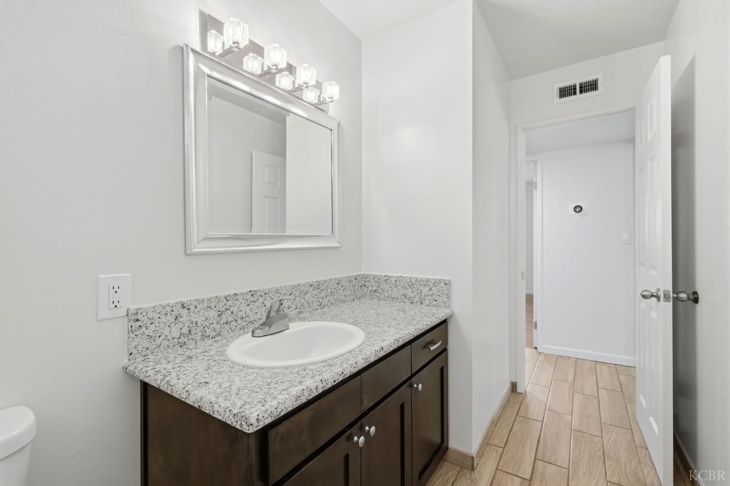 335 E Sycamore Dr, Hanford, CA 93230