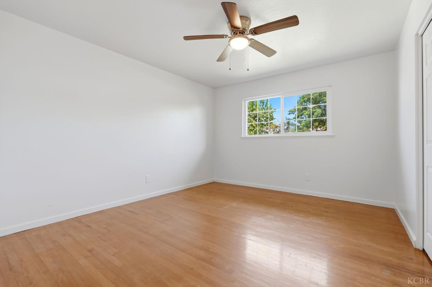 335 E Sycamore Dr, Hanford, CA 93230