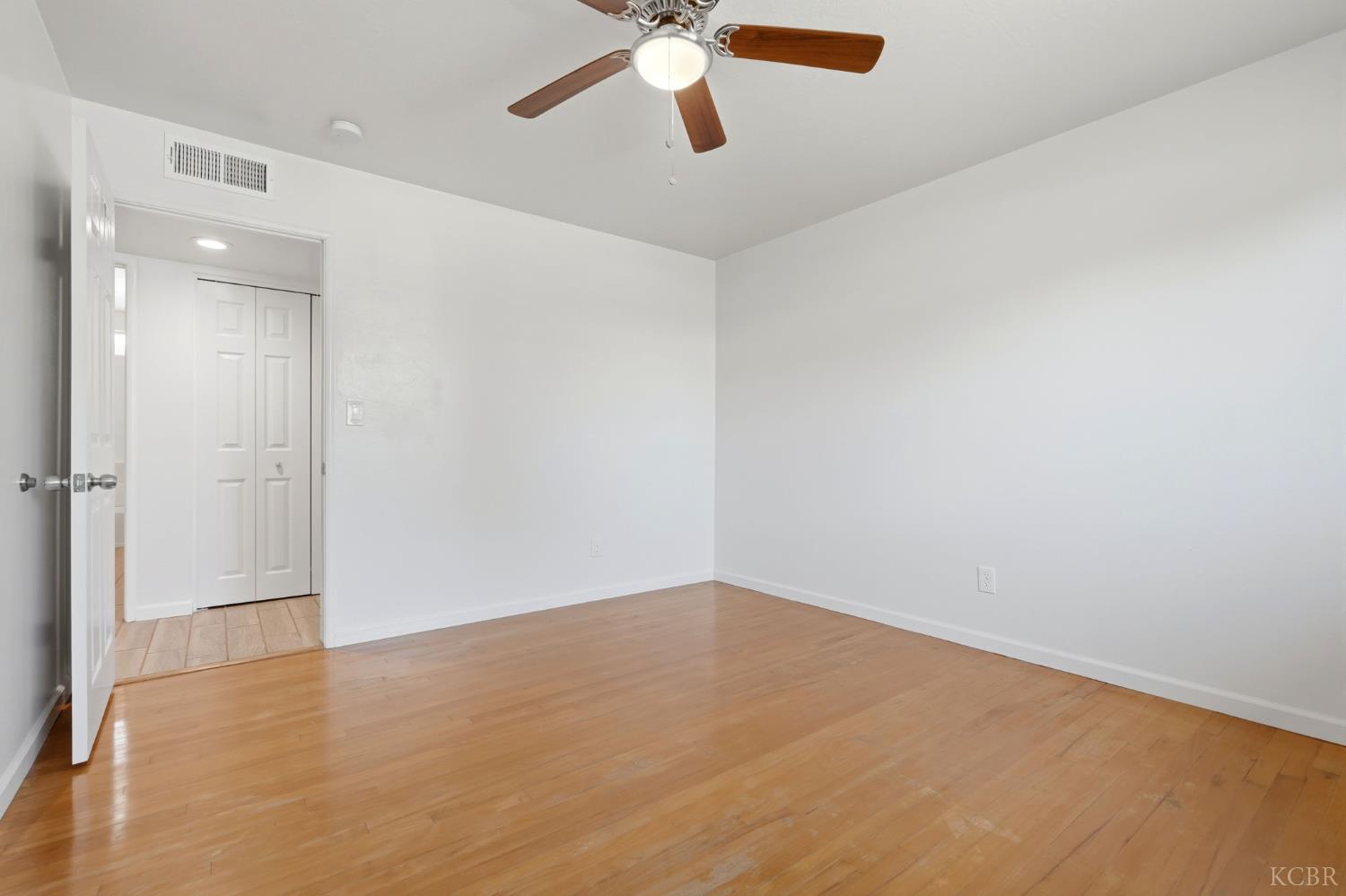 335 E Sycamore Dr, Hanford, CA 93230