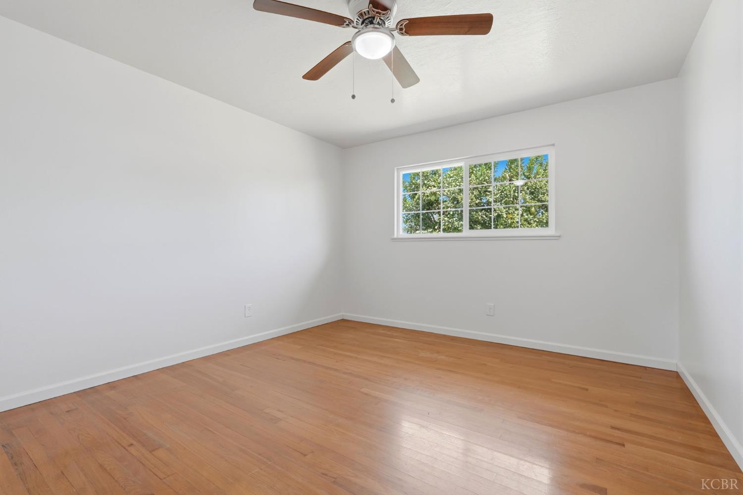 335 E Sycamore Dr, Hanford, CA 93230