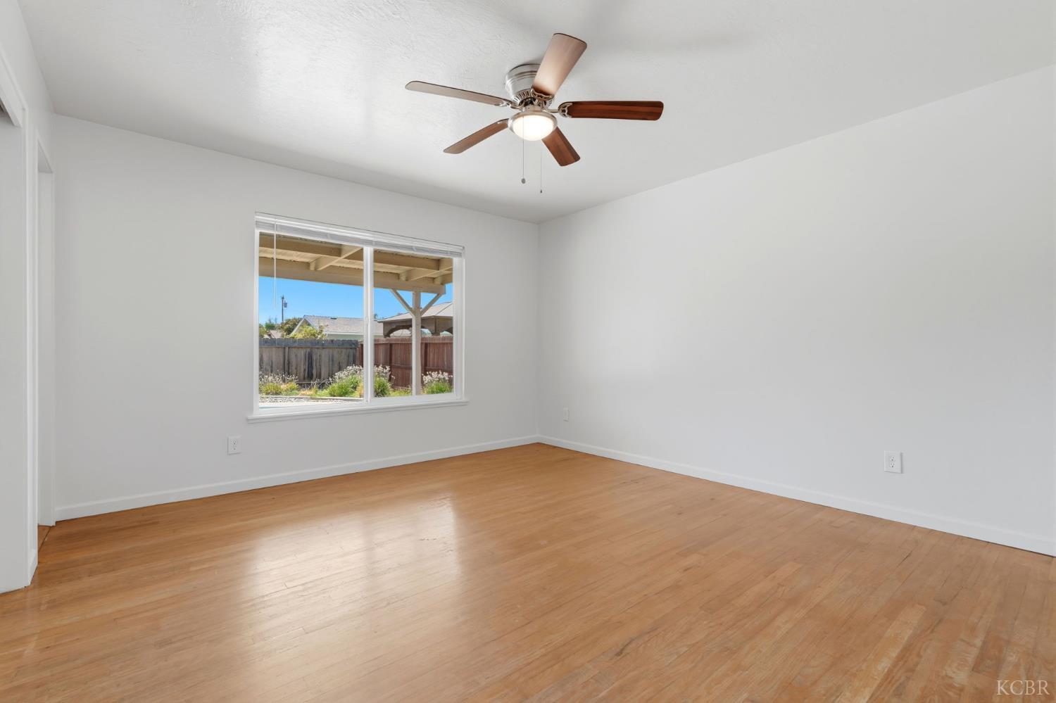 335 E Sycamore Dr, Hanford, CA 93230