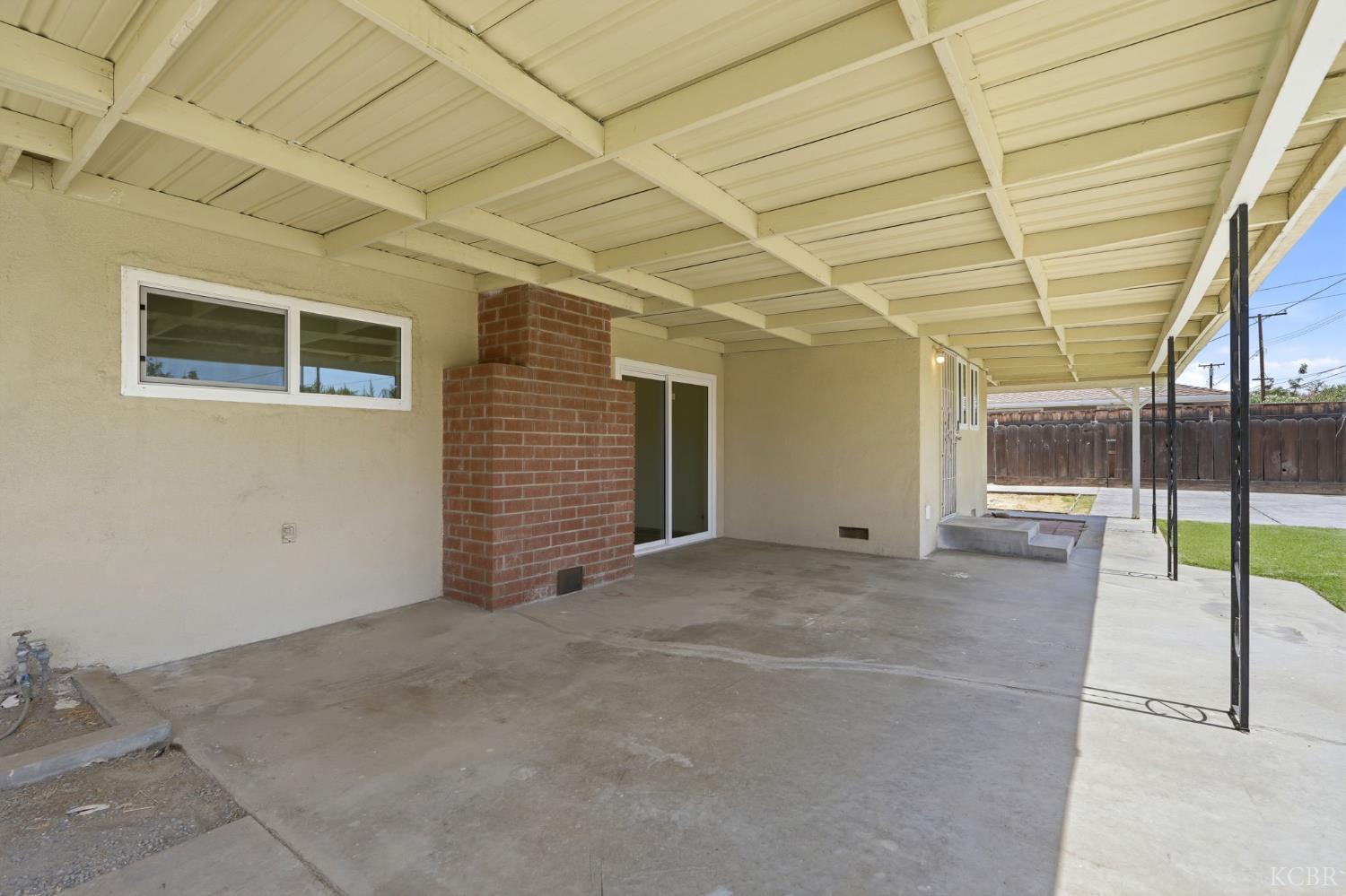 335 E Sycamore Dr, Hanford, CA 93230