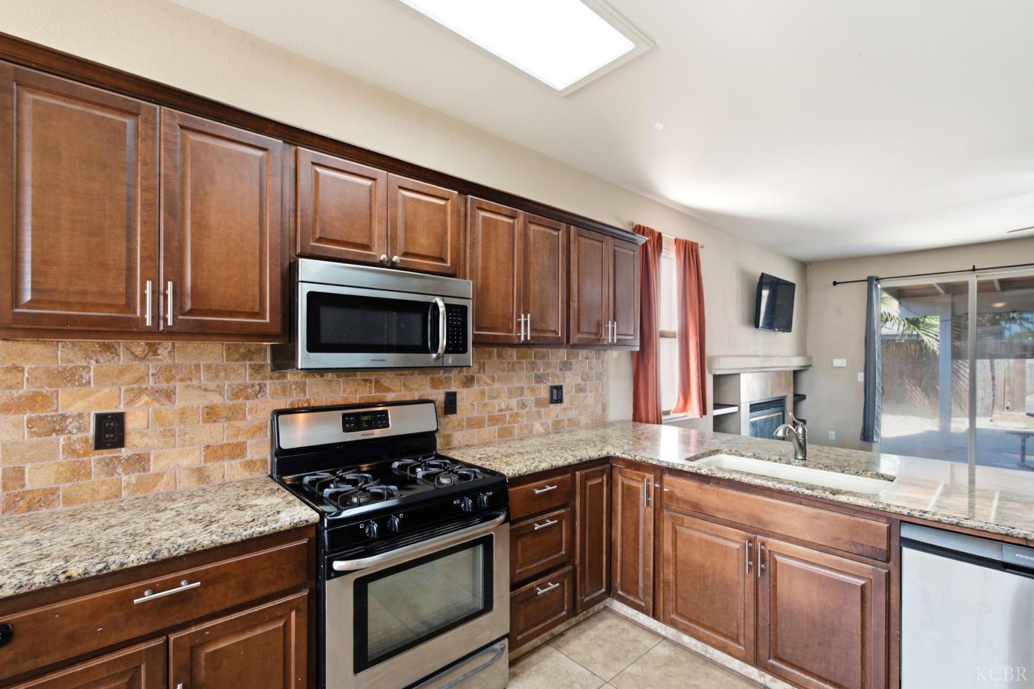 1125 E Cinnamon, Lemoore, CA 93245