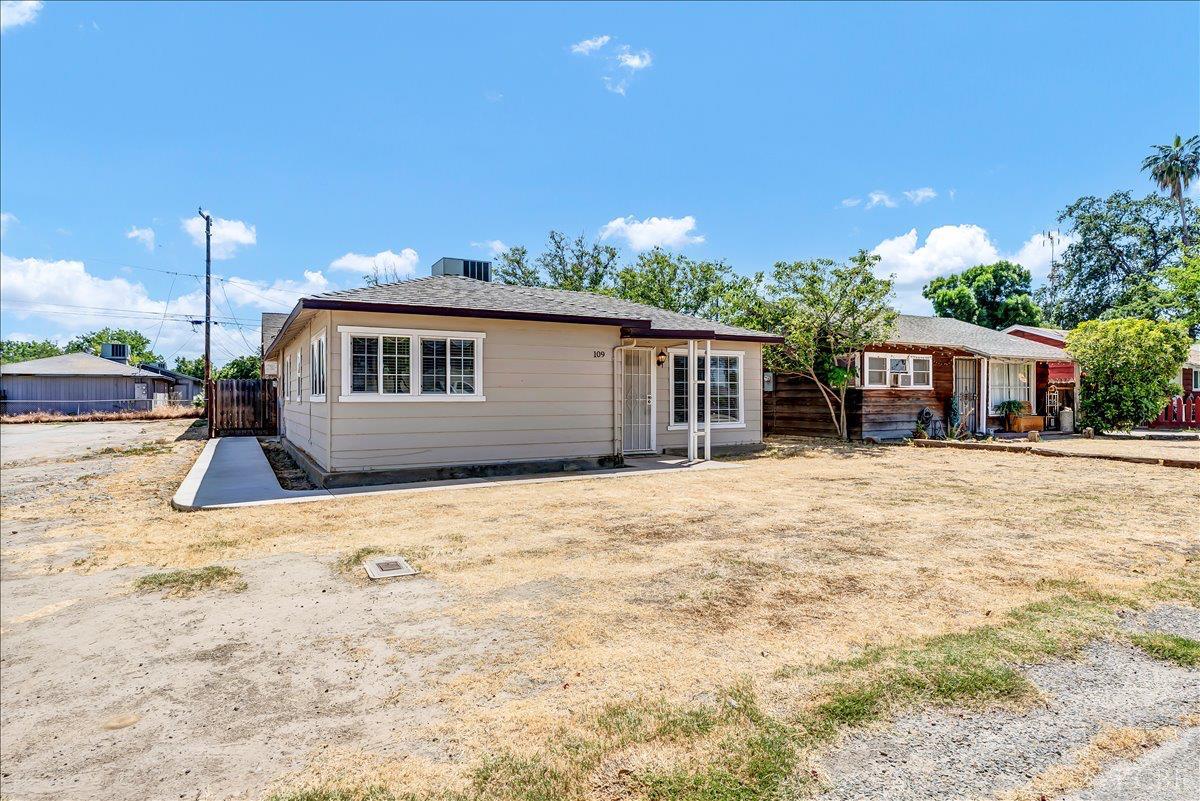 109 Lorita Way, Hanford, CA 93230