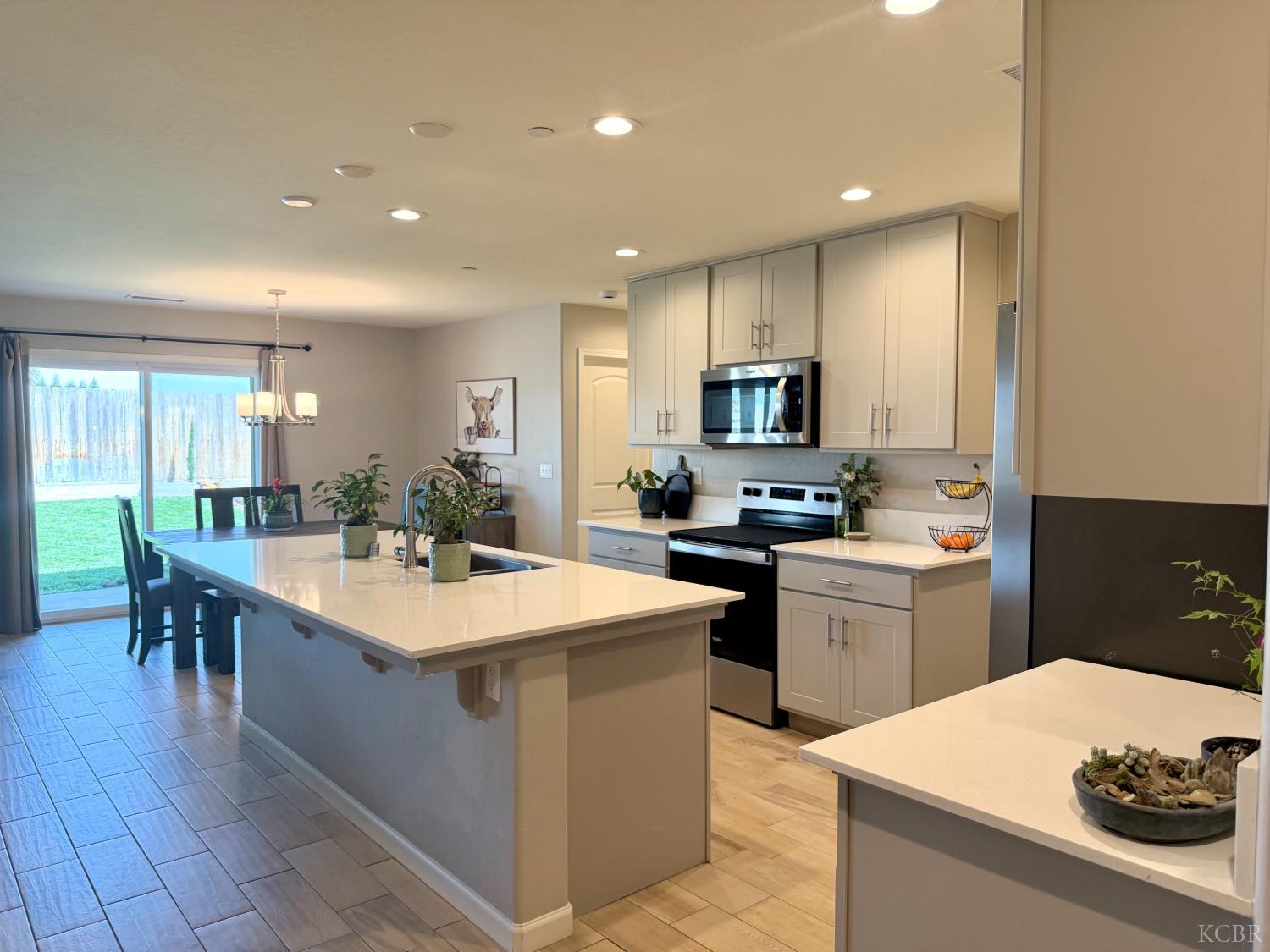 338 N Tracy St, Visalia, CA 93292