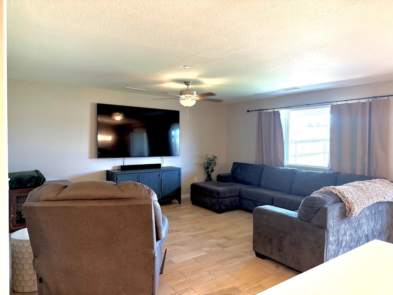 338 N Tracy St, Visalia, CA 93292