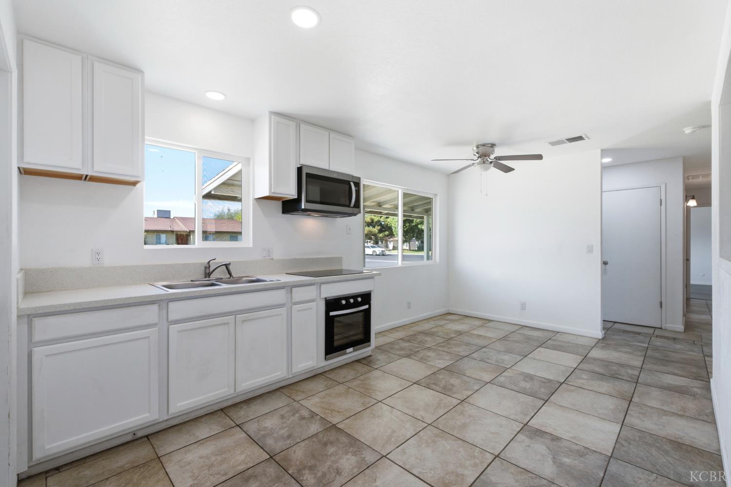902 Boxwood, Lemoore, CA 93245