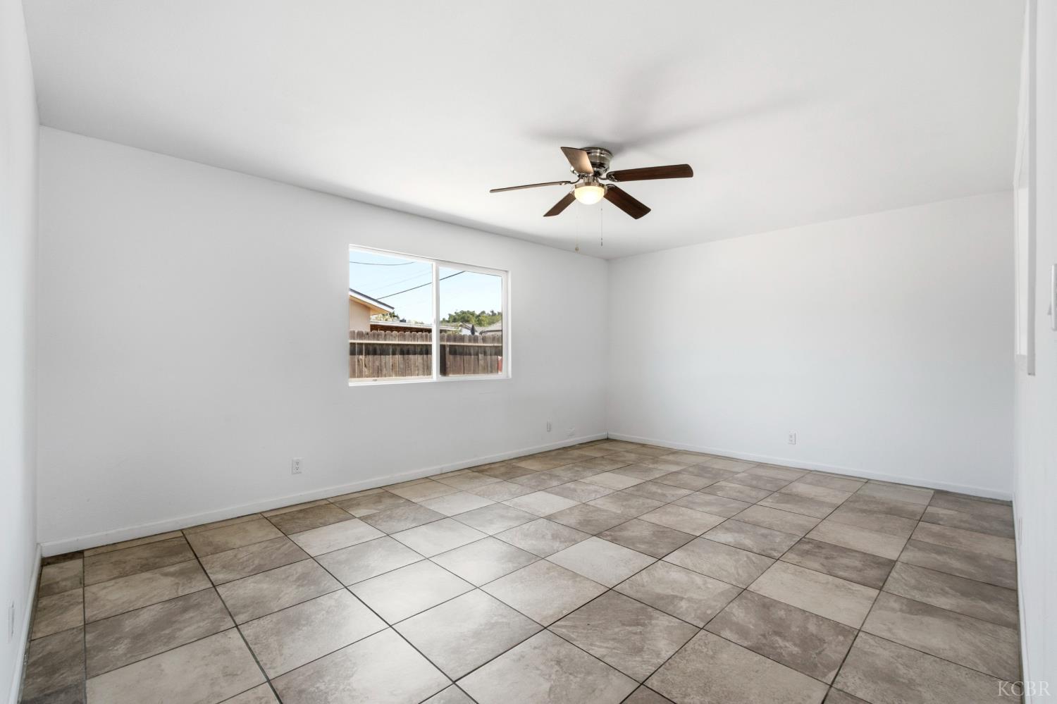 902 Boxwood, Lemoore, CA 93245