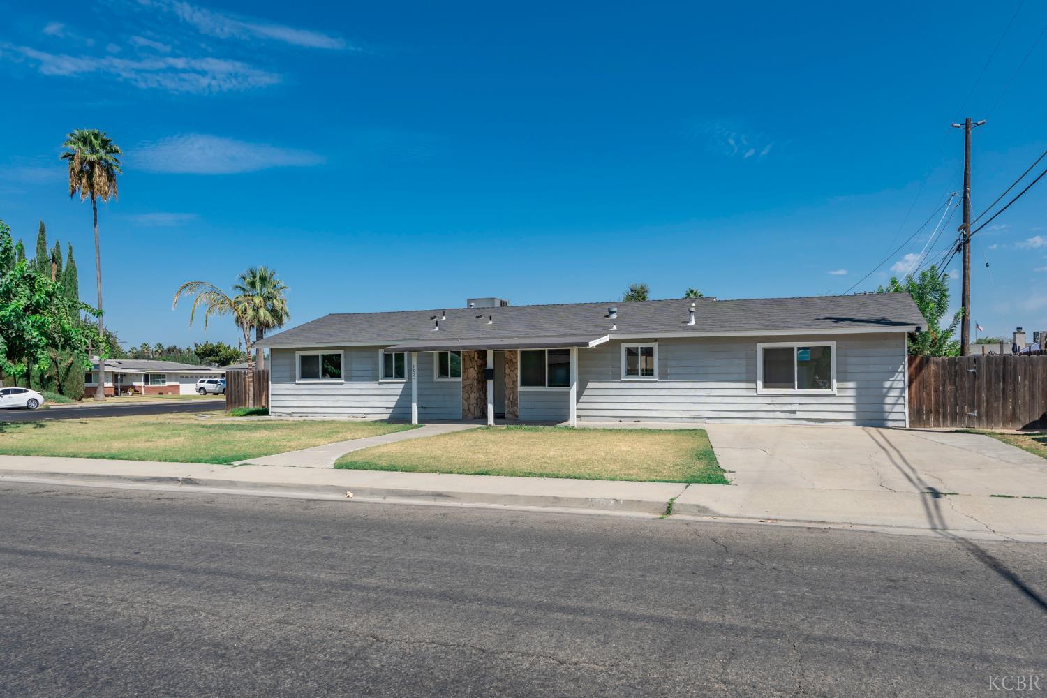 902 Boxwood, Lemoore, CA 93245
