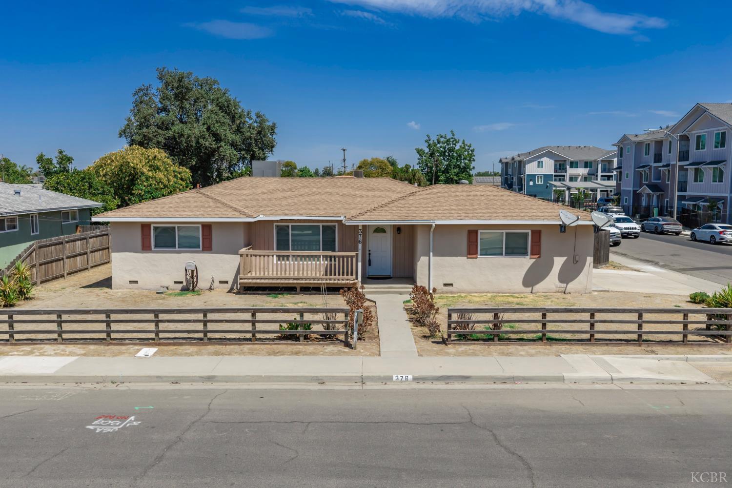 376 Oleander Ave, Lemoore, CA 93245