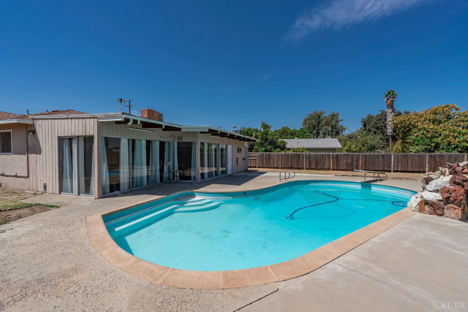 376 Oleander Ave, Lemoore, CA 93245