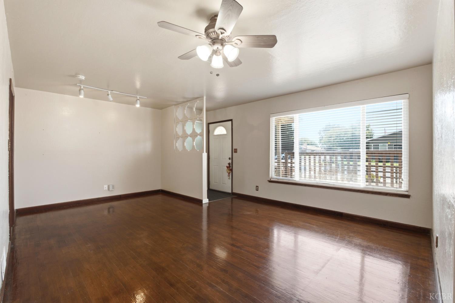 376 Oleander Ave, Lemoore, CA 93245