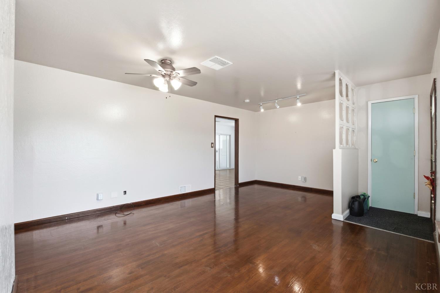 376 Oleander Ave, Lemoore, CA 93245