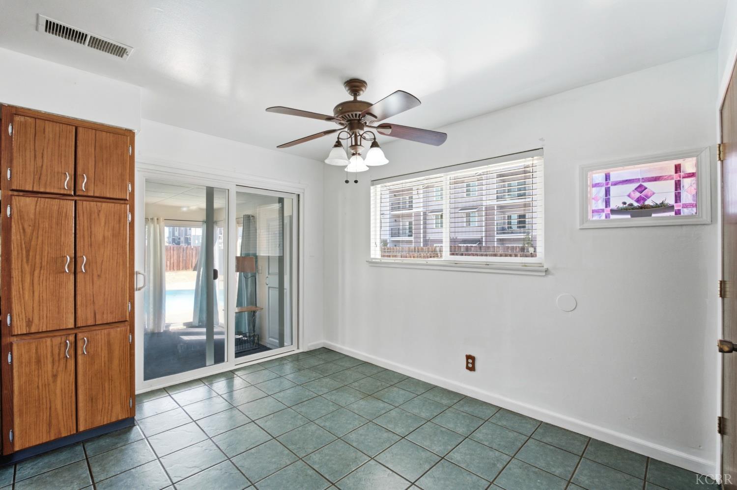 376 Oleander Ave, Lemoore, CA 93245