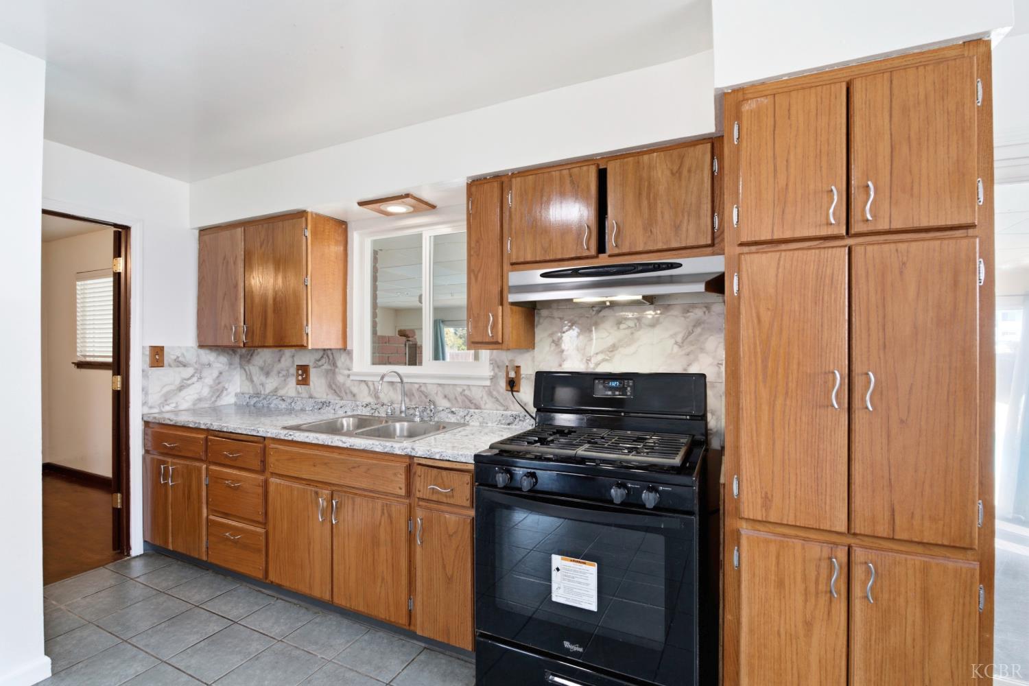 376 Oleander Ave, Lemoore, CA 93245