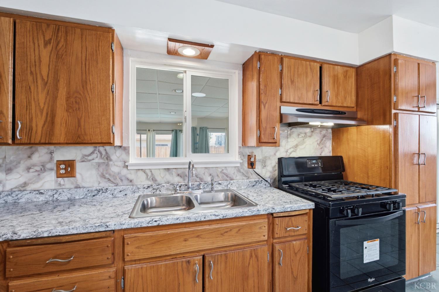 376 Oleander Ave, Lemoore, CA 93245
