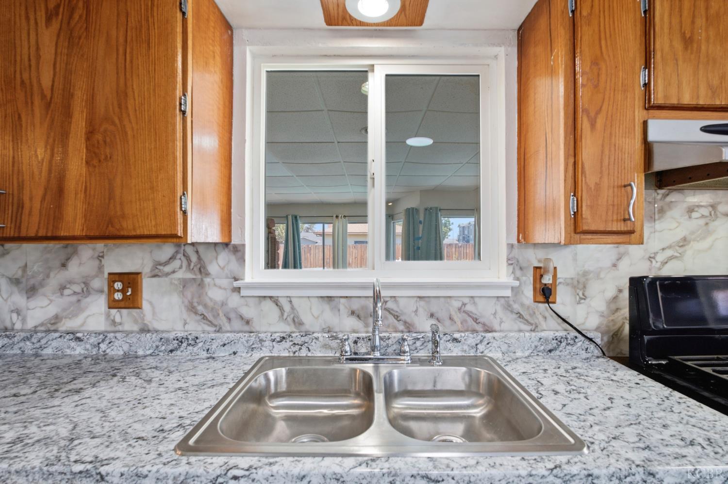 376 Oleander Ave, Lemoore, CA 93245