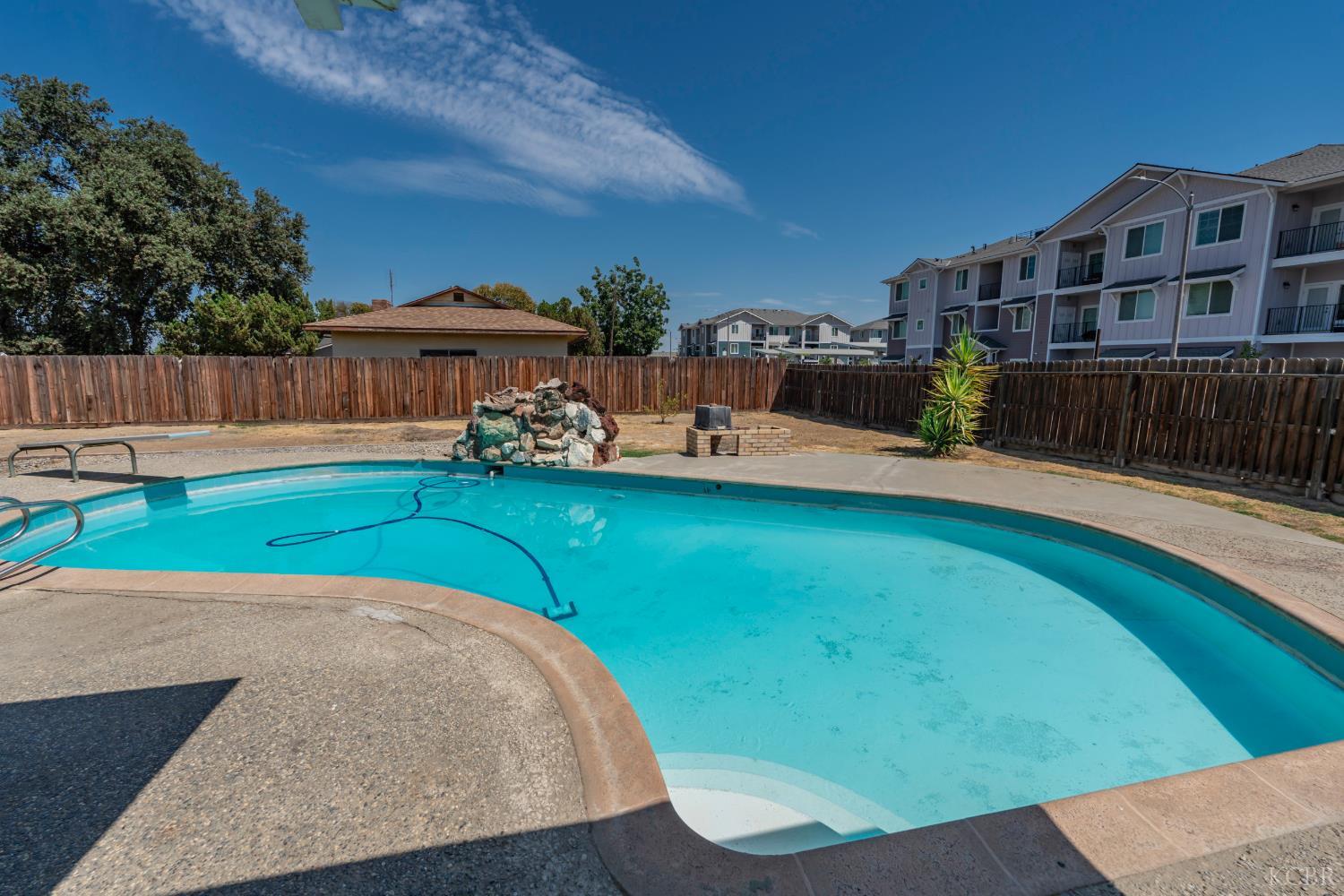 376 Oleander Ave, Lemoore, CA 93245