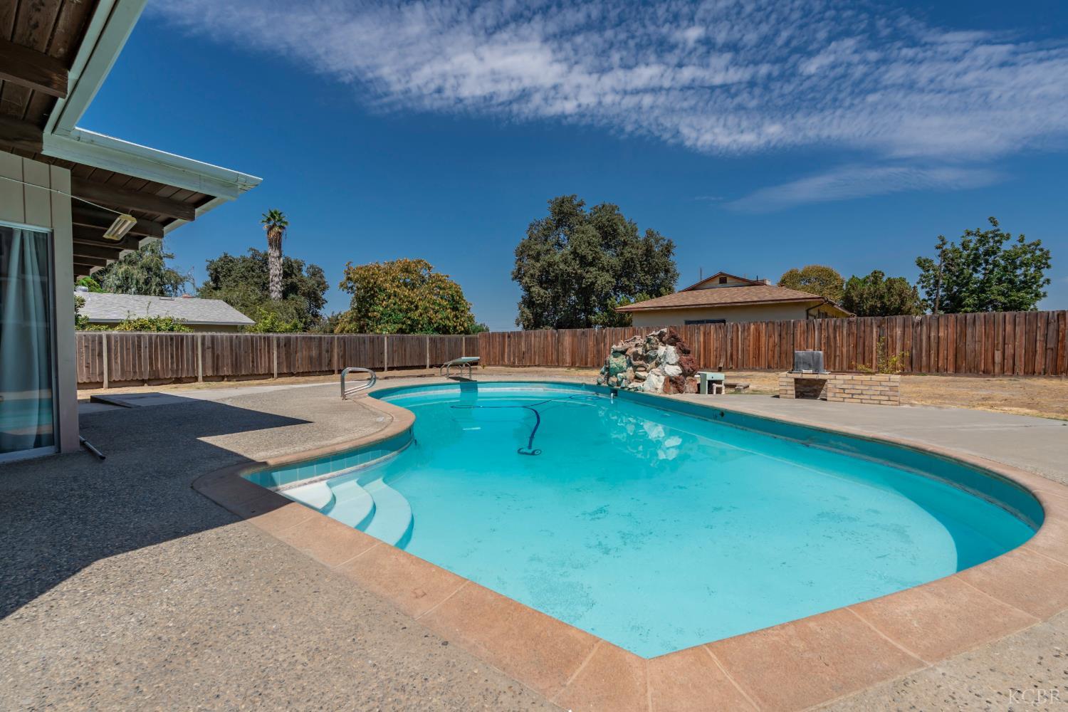 376 Oleander Ave, Lemoore, CA 93245