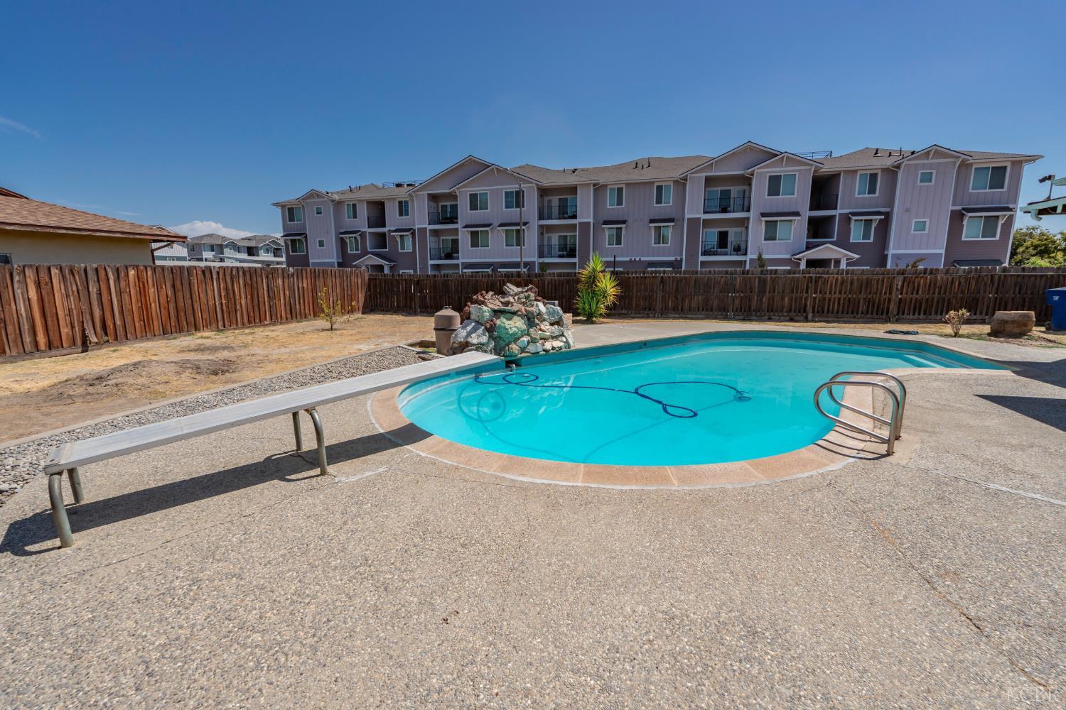 376 Oleander Ave, Lemoore, CA 93245