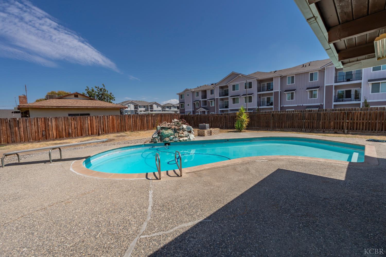 376 Oleander Ave, Lemoore, CA 93245