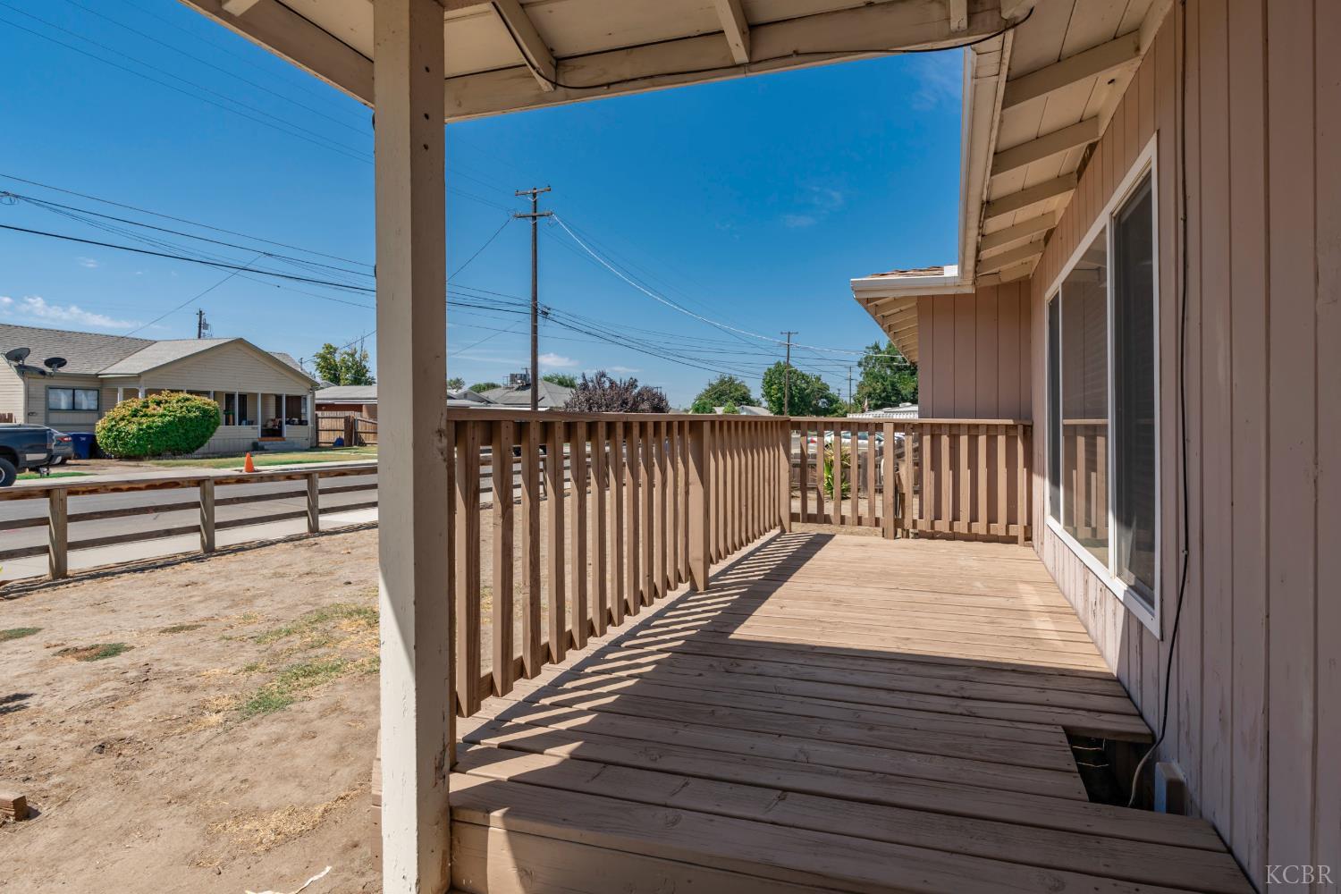 376 Oleander Ave, Lemoore, CA 93245