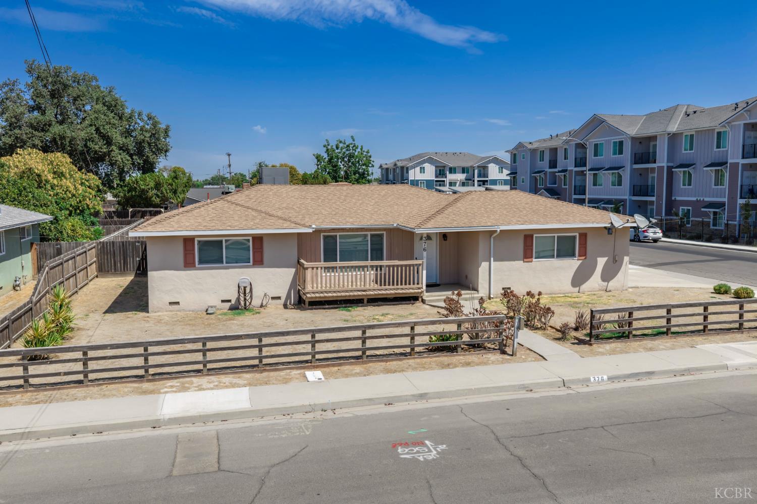 376 Oleander Ave, Lemoore, CA 93245
