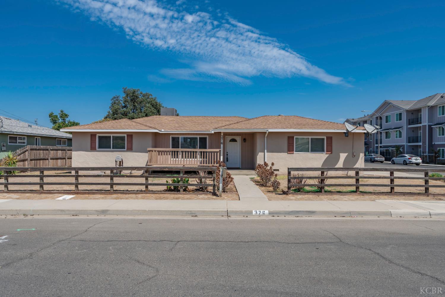 376 Oleander Ave, Lemoore, CA 93245