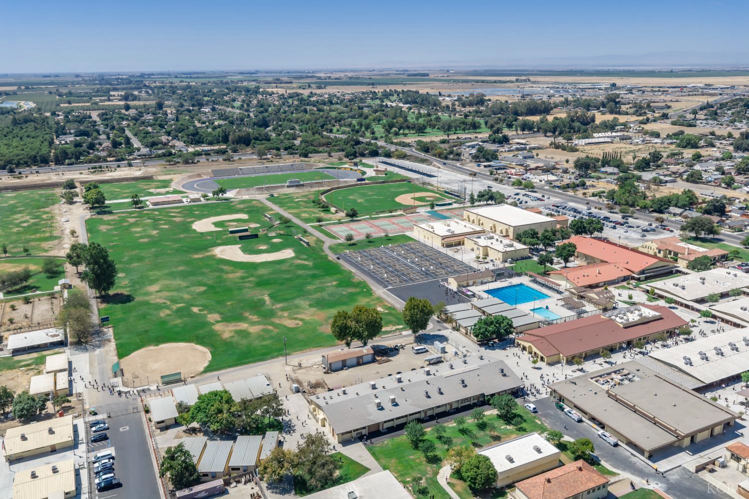 376 Oleander Ave, Lemoore, CA 93245