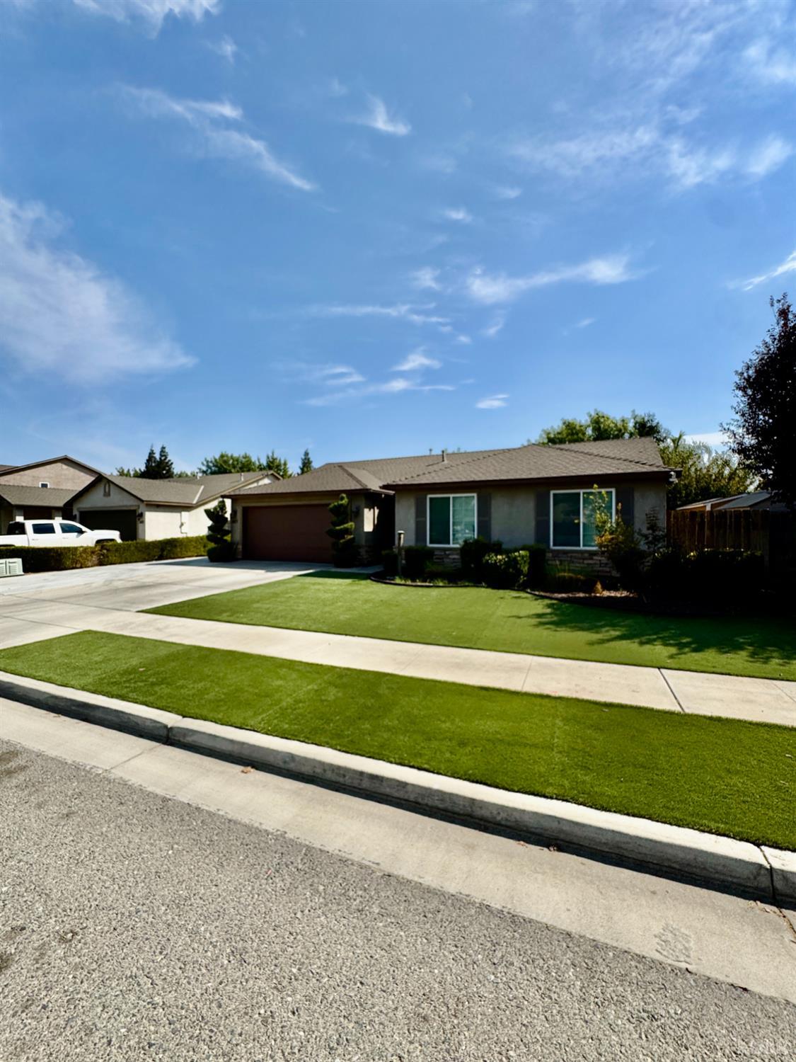 2475 Tempranillo Dr, Tulare, CA 93274