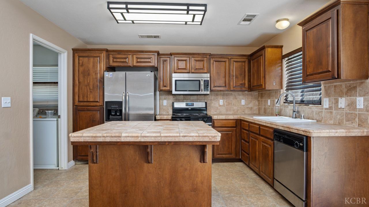 2475 Tempranillo Dr, Tulare, CA 93274