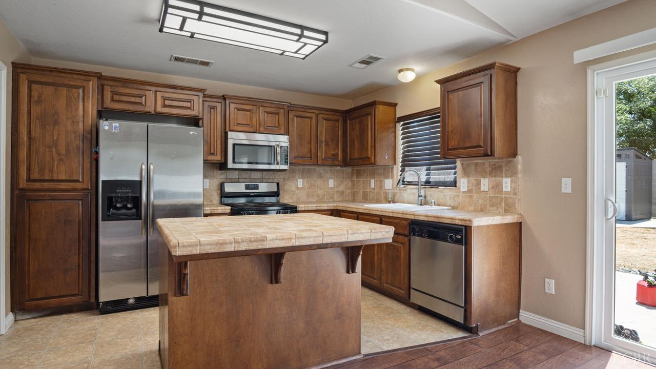 2475 Tempranillo Dr, Tulare, CA 93274