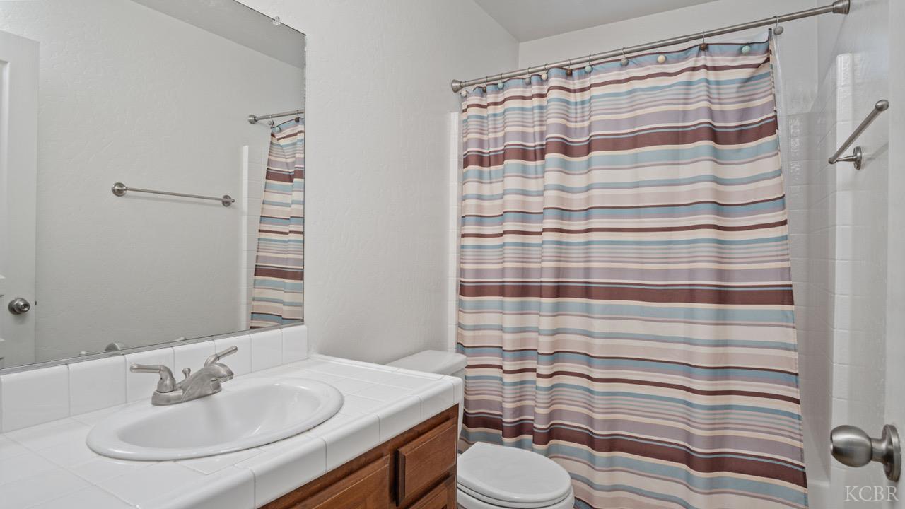 2475 Tempranillo Dr, Tulare, CA 93274
