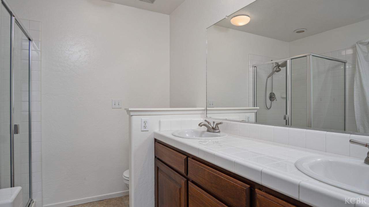 2475 Tempranillo Dr, Tulare, CA 93274