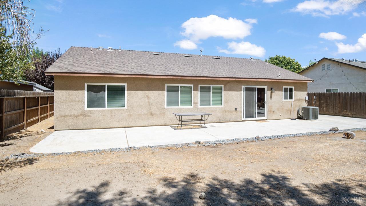 2475 Tempranillo Dr, Tulare, CA 93274